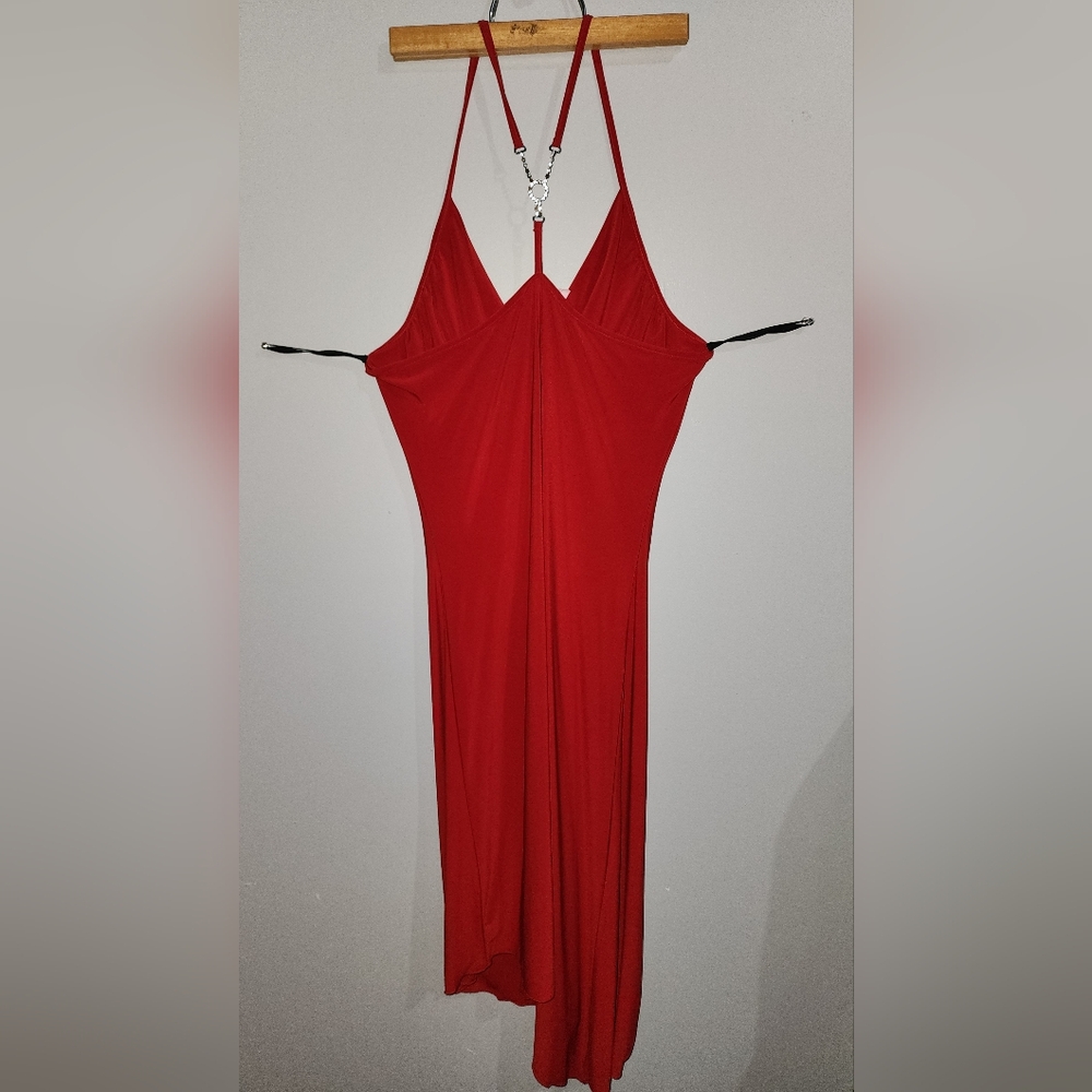 Red dress. - Picture 2 of 4